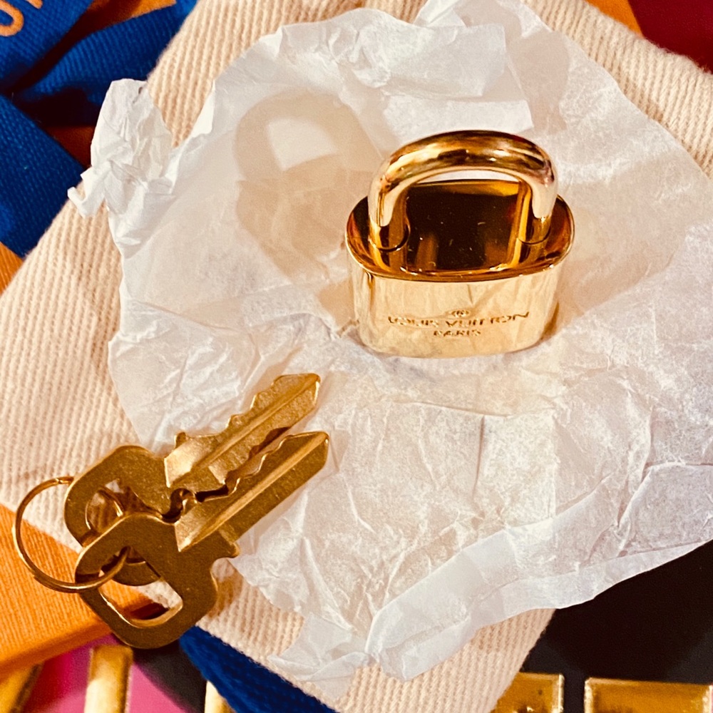 🔐🔐🔐Authentic New Louis Vuitton Lock & Key Set - Picture 4 of 7